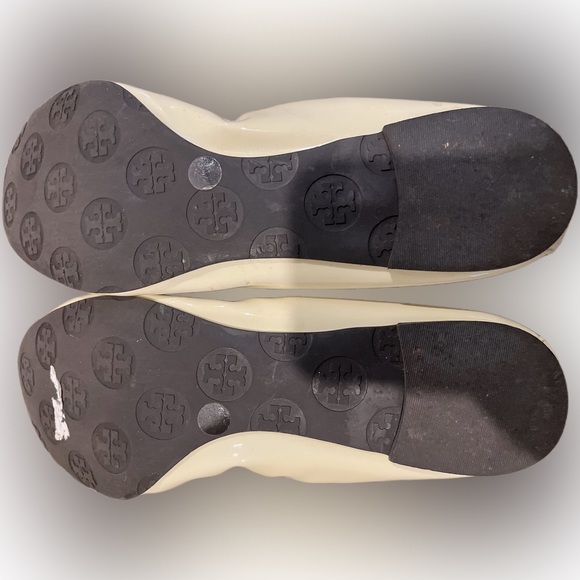 Tory Burch Women's Ivory Reese Scrunch Tassel Ballet Flat Sz 7 shoes - Picture 2 of 7